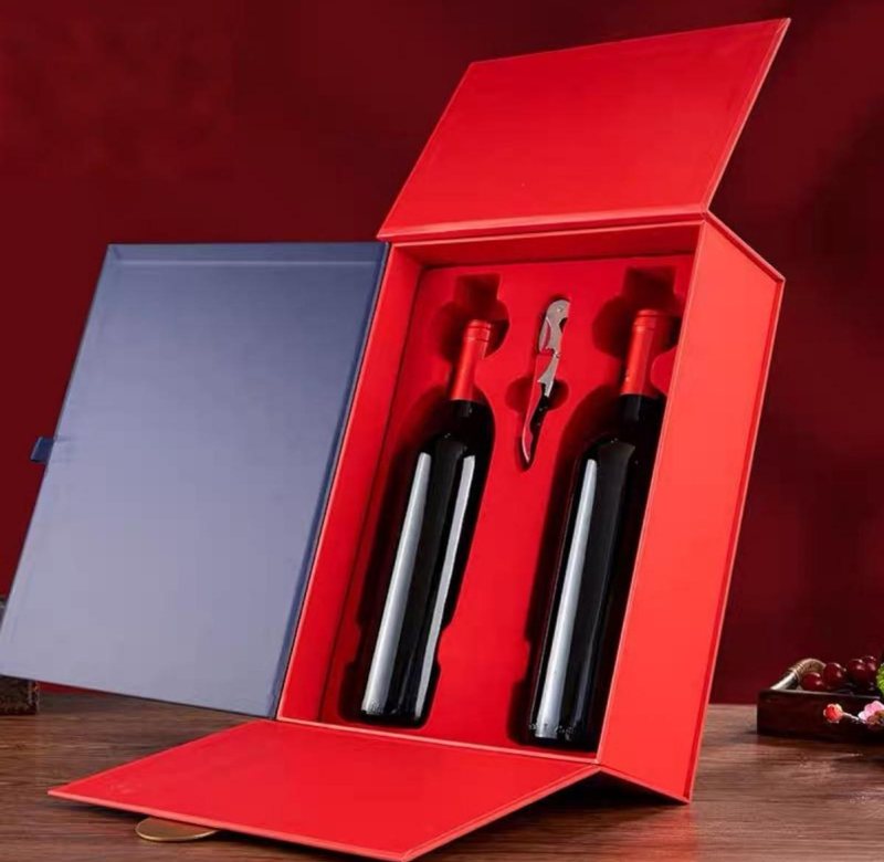Magnetic box, red satin