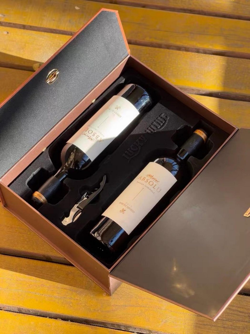 Leather-look two-bottle wine gift box